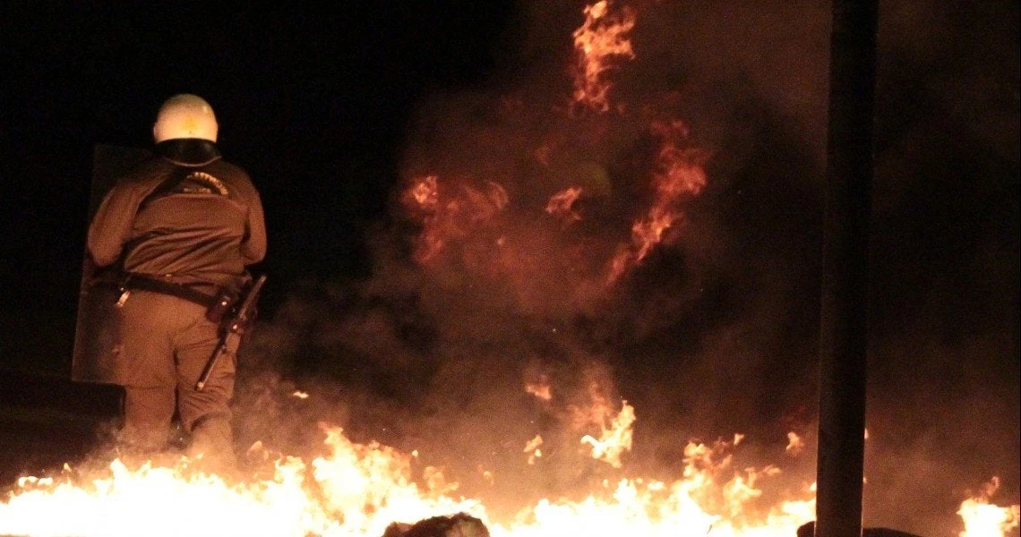 Μολότοφ τα ξημερώματα στην Πατησίων – Τραυματίστηκε αστυνομικός – Καμία προσαγωγή!